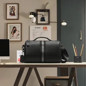 Customized PU Leather Anti Theft Messenger Bag Black Fashion Style Waterproof Lightweight with Letter Decoration