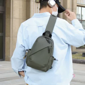 Men’s Fashionable Crossbody Bag Waterproof Waist Bag with Adjustable Shoulder Strap Suitable for Travel, Work, and Sports