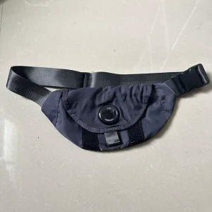 New Fashion Bag for Men’s and Women’s Casual Crossbody Bag Stylish Nylon Lightweight Waist Bag for Outdoor