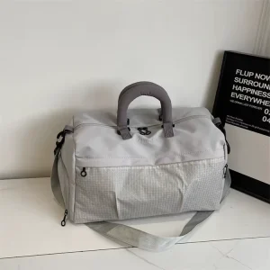 OEM Customized Design Men’s Weekend Duffel Bag Travel Polyester Bag with Zipper Pockets Outside Letter Pattern Style