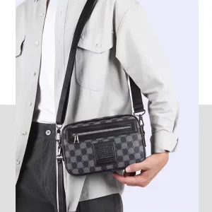 Professional Men’s Fashion PU Leather Travel Toiletry Cosmetic Messenger Bags with Shoulder Strap